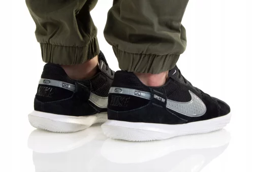 Футзалки Nike Streetgato IC DC8466-010, размер 40.5 (26,0 см)