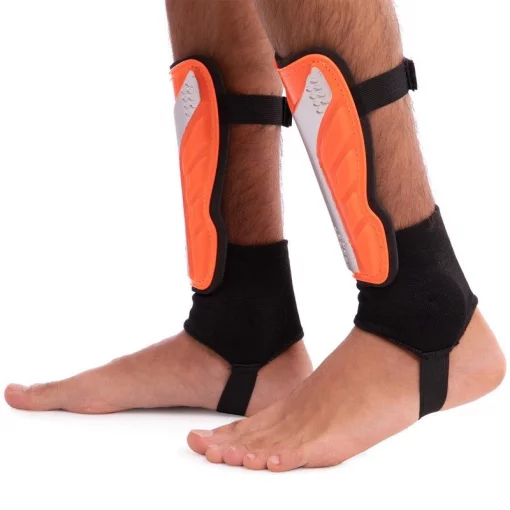 Щитки футбольные с защитой лодыжки FB-602P, размер M