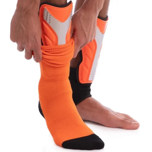 Щитки футбольные с защитой лодыжки FB-602P, размер M