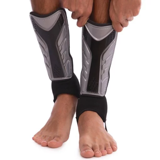 Щитки футбольные с защитой лодыжки FB-602P, размер M